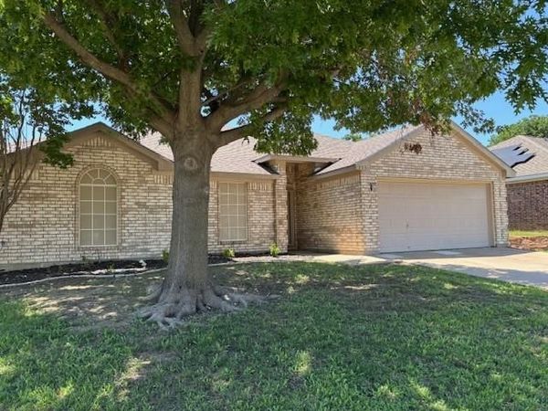 557 Marybeth Drive, Burleson, TX 76028