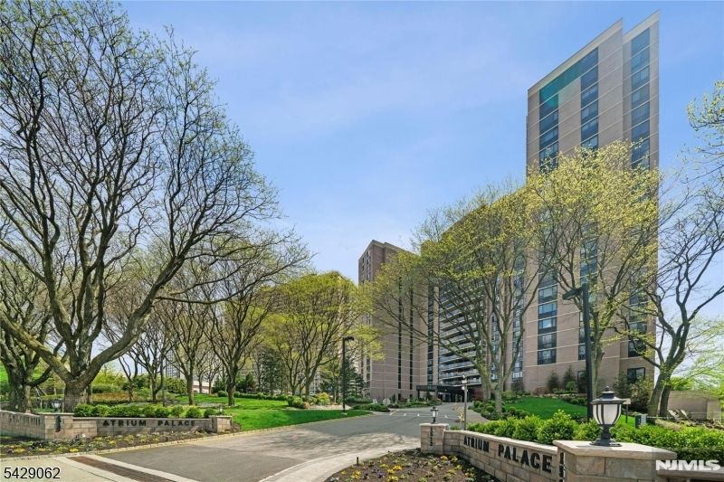 1512 Palisade Ave, Fort Lee, NJ 07024 Main Photo