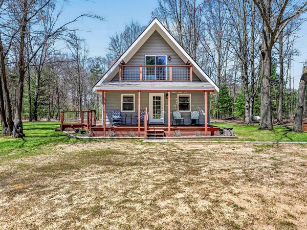7015 S Oceana Drive, Rothbury, MI 49452