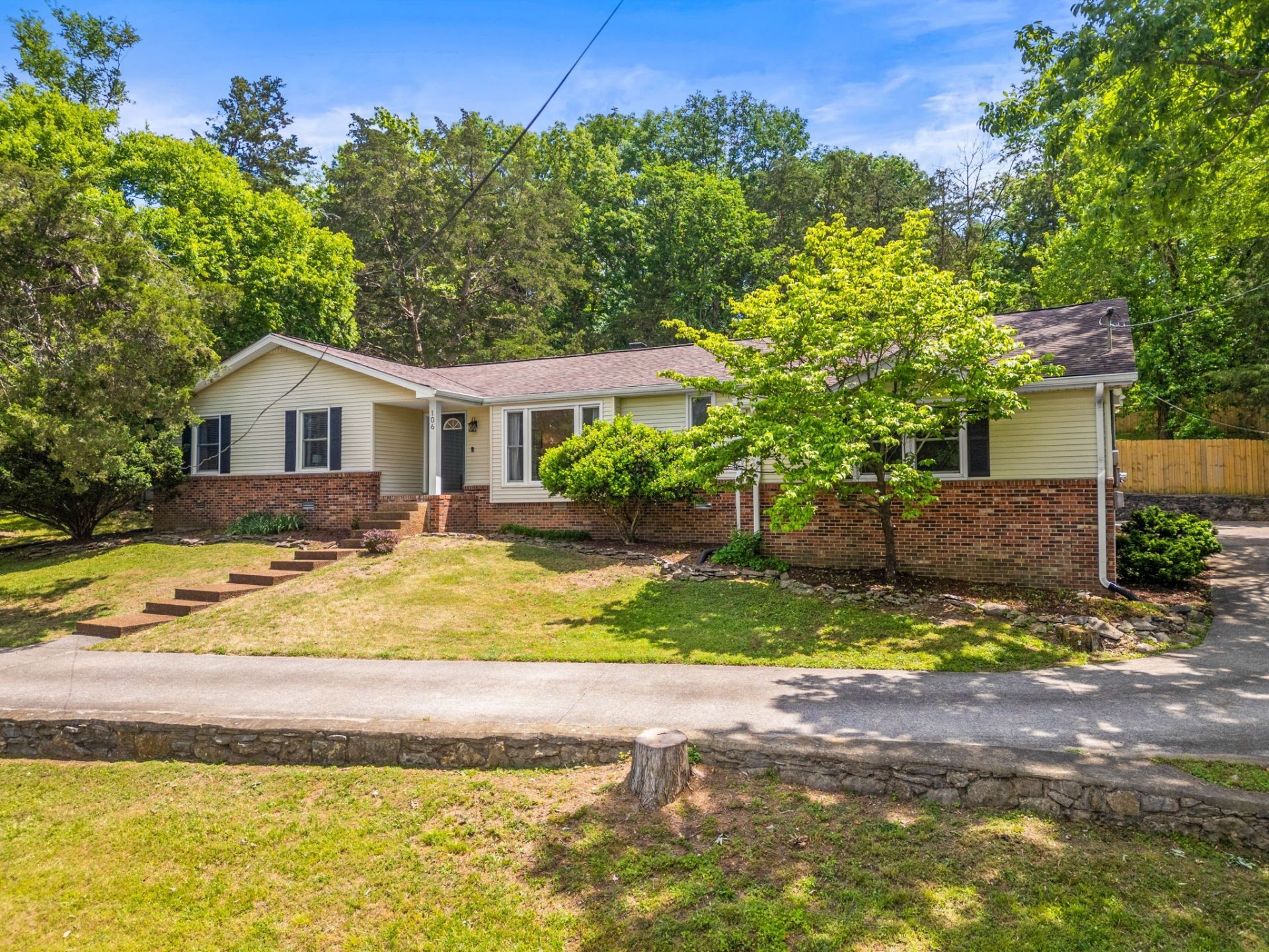 106 Diddle Dr , Hendersonville, TN 37075 Main Photo