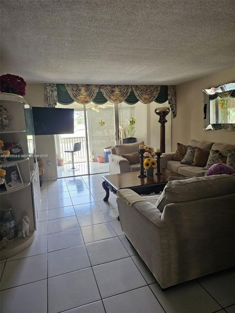 1670 NE 191st St, Unit 109-3, Miami, FL 33179 Photo