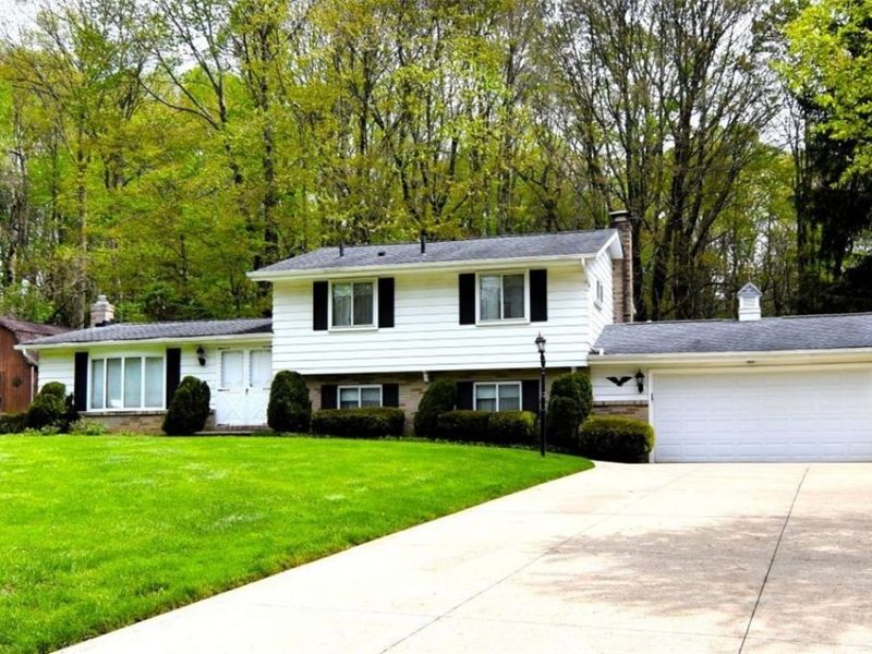 6977 Springledge Road , Sagamore Hills, OH 44067 Photo 2