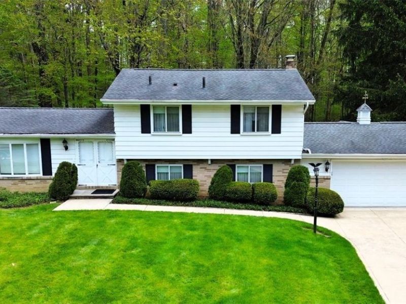 6977 Springledge Road , Sagamore Hills, OH 44067 Photo 3
