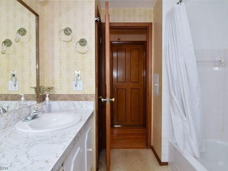 6977 Springledge Road , Sagamore Hills, OH 44067 Photo 37