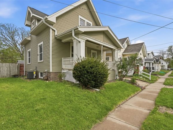 708 16th St SE , Cedar Rapids, IA 52403