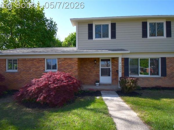 1309 W Elmwood Avenue, Clawson, MI 48017