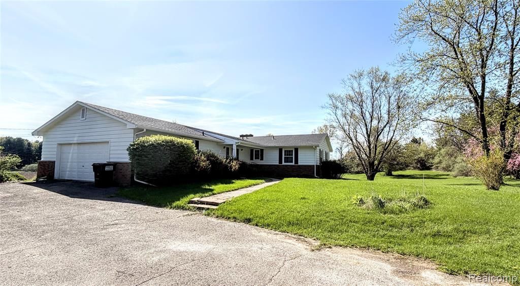 8079 Farley Road, Putnam Township, MI 48169 Main Photo