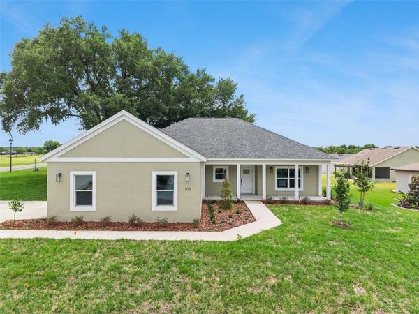 100 FAIRWAY CIRCLE , UMATILLA, FL 32784