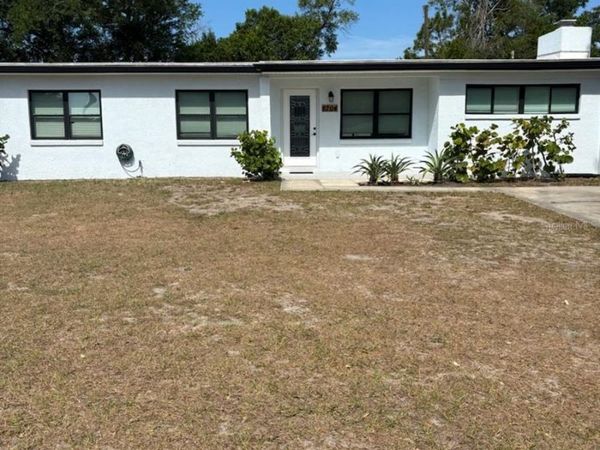 8704 N RENFREW PLACE , TAMPA, FL 33604