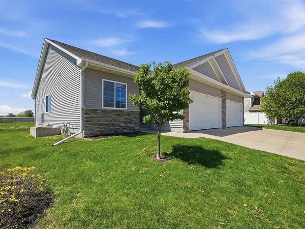 113 Wild Rose Ln, Solon, IA 52333