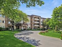 3350 N Carriageway Drive, Arlington Heights, IL 60004 primary photo