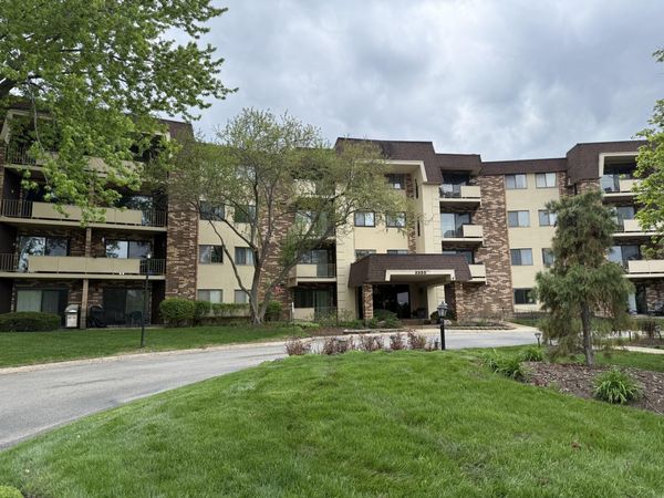 Unit 303, Arlington Heights, IL 60004