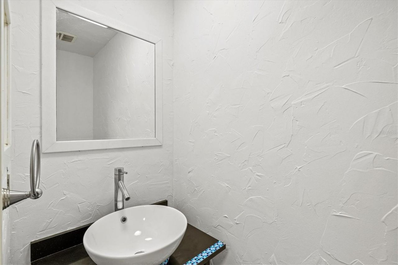3202 Ramblewood Drive N, Sarasota, FL 34237 Photo