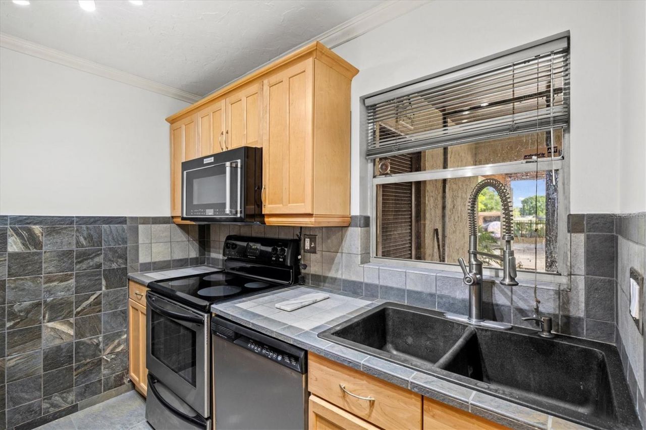 3202 Ramblewood Drive N, Sarasota, FL 34237 Photo