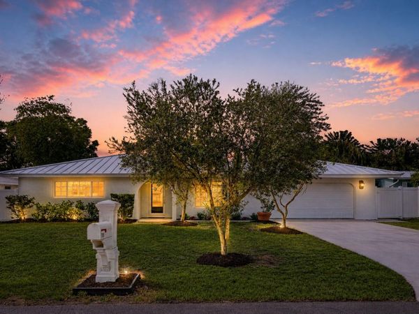 718 SW 27th Place, Boynton Beach, FL 33435