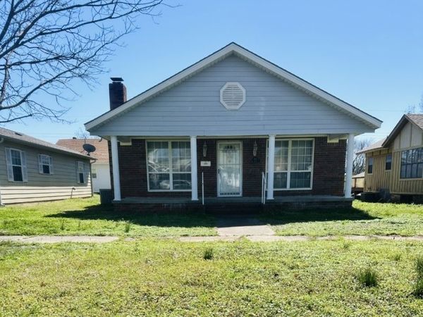 803 W Moore Street , Henryetta, OK 74437