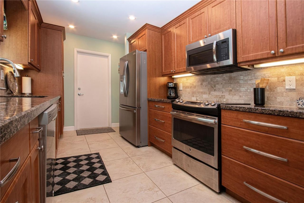 4405 Lakewood Avenue, Bradenton, FL 34208 Photo