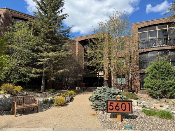 5601 Dewey Hill Road, Unit 220, Edina, MN 55439