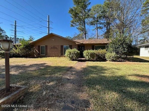 101 Lake Of Pines Drive, Jackson, MS 39206