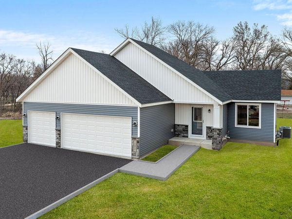 13 Kodiak Court, North Mankato, MN 56003