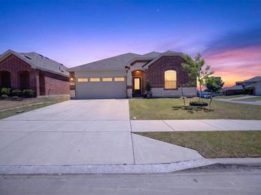 6900 Waterloo Lane, Fort Worth, TX 76179