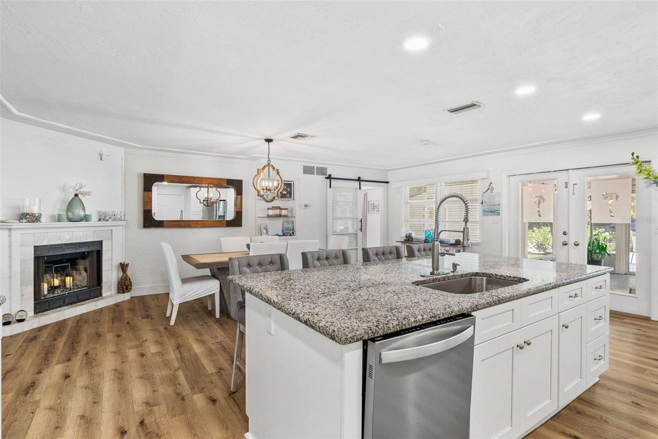 2215 Hibiscus Street, Sarasota, FL 34239 Photo