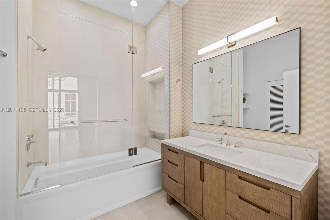 2001 Meridian Ave, Unit PH-17, Miami Beach, FL 33139 Photo