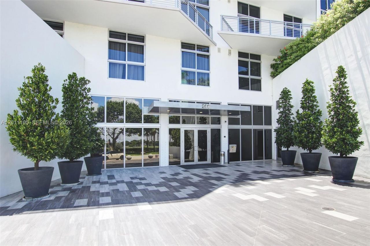 2001 Meridian Ave, Unit PH-17, Miami Beach, FL 33139 Photo