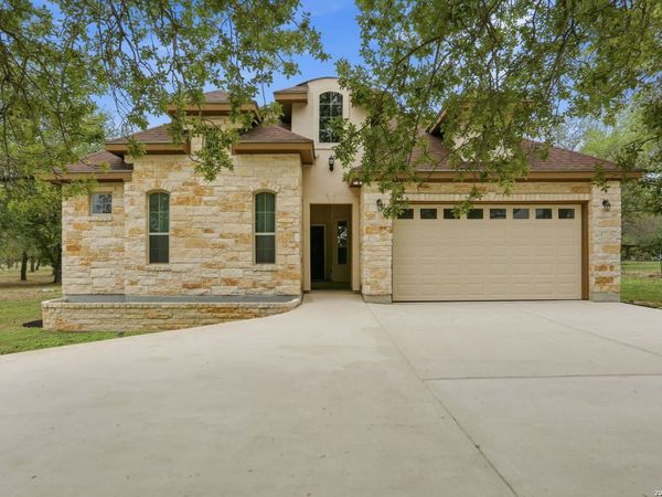 306 County Road 6876, Natalia, TX 78059