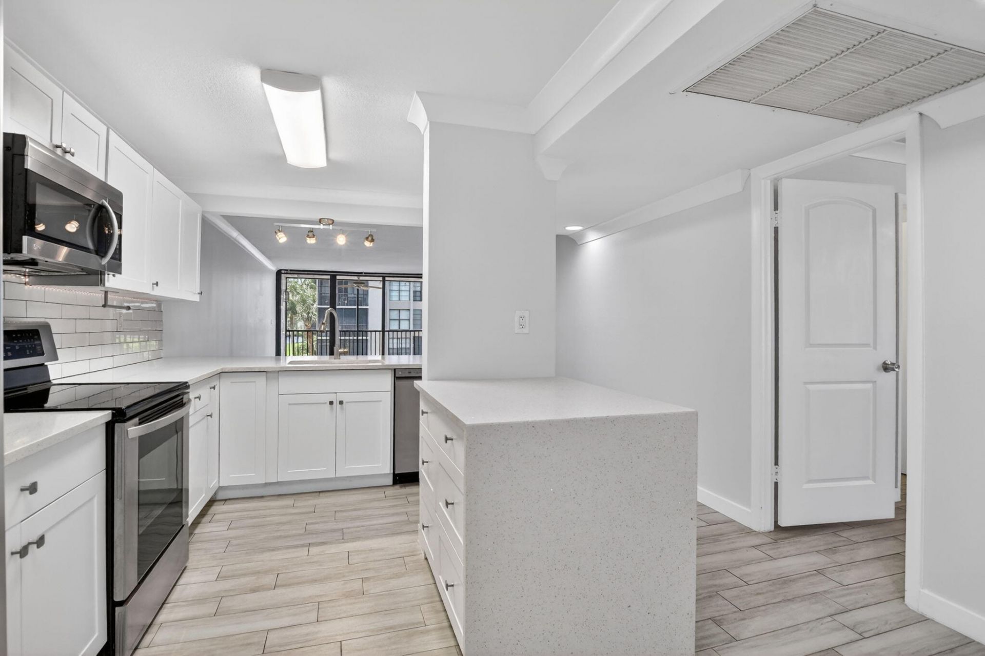 8 Royal Palm Way, Unit 203, Boca Raton, FL 33432 Photo