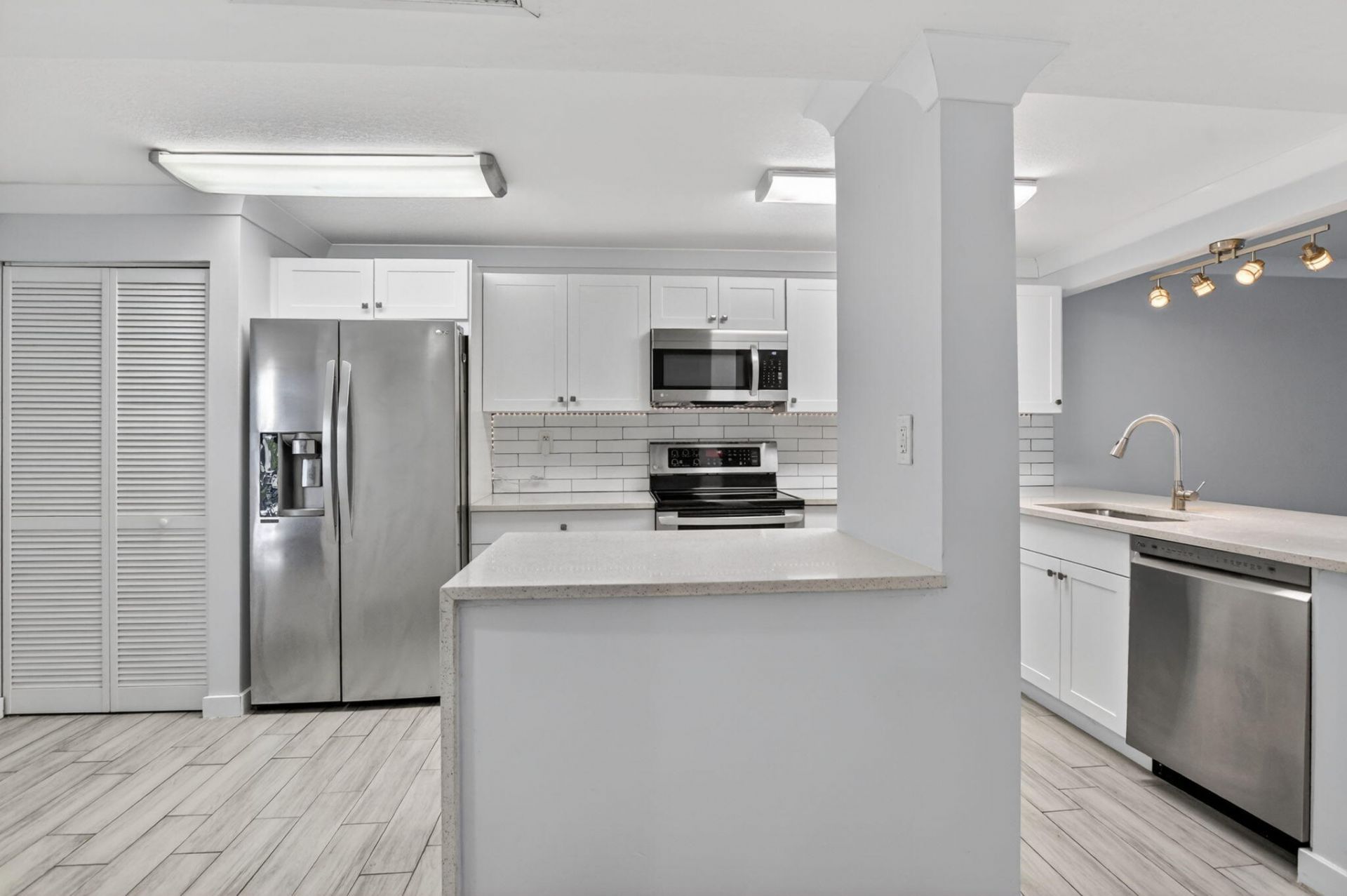 8 Royal Palm Way, Unit 203, Boca Raton, FL 33432 Photo