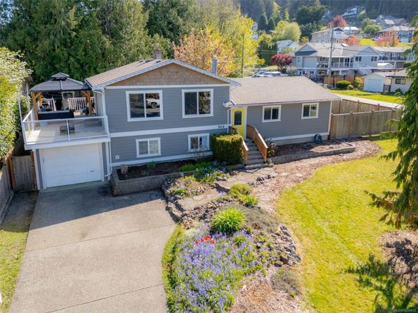502 Davis Rd , Ladysmith, BC V9G 1W1