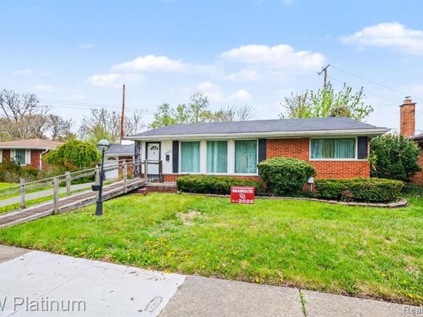 20421 Kenmore Avenue, Harper Woods, MI 48225