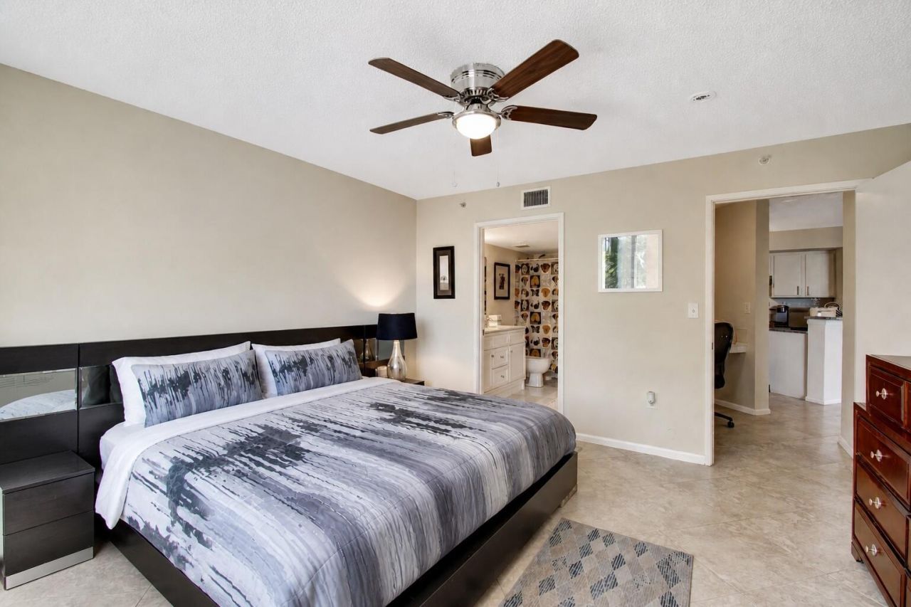 1000 Scotia Drive, Unit 204, Hypoluxo, FL 33462 Photo
