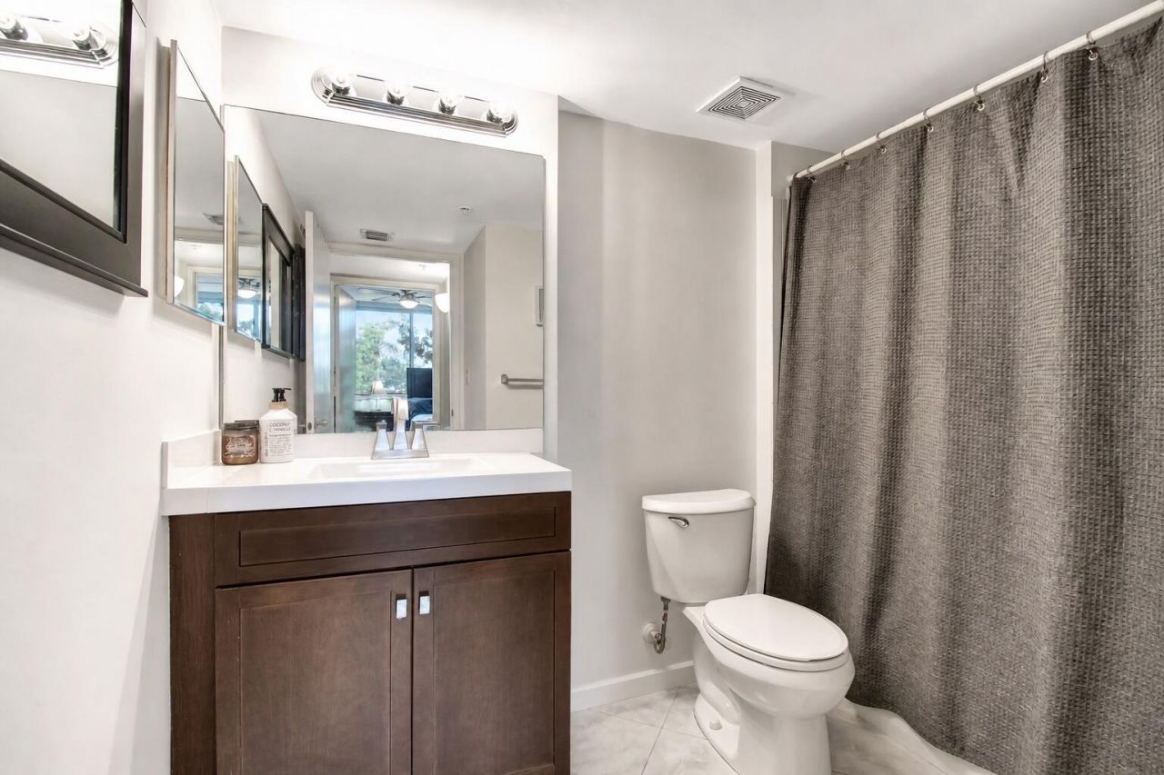 1000 Scotia Drive, Unit 204, Hypoluxo, FL 33462 Photo