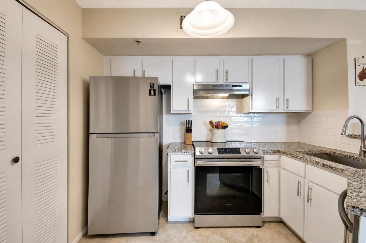 1000 Scotia Drive, Unit 204, Hypoluxo, FL 33462 Photo