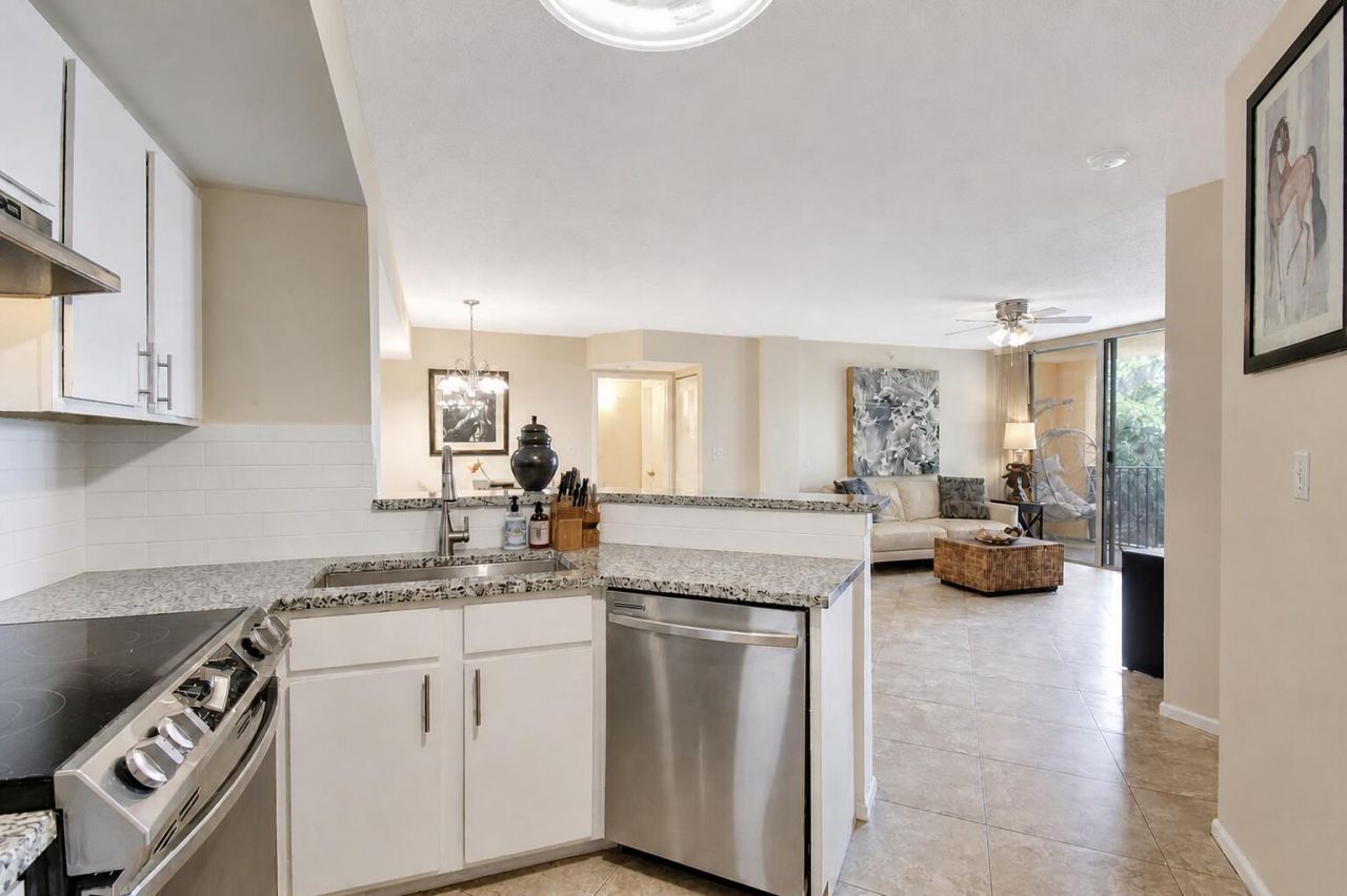 1000 Scotia Drive, Unit 204, Hypoluxo, FL 33462 Photo