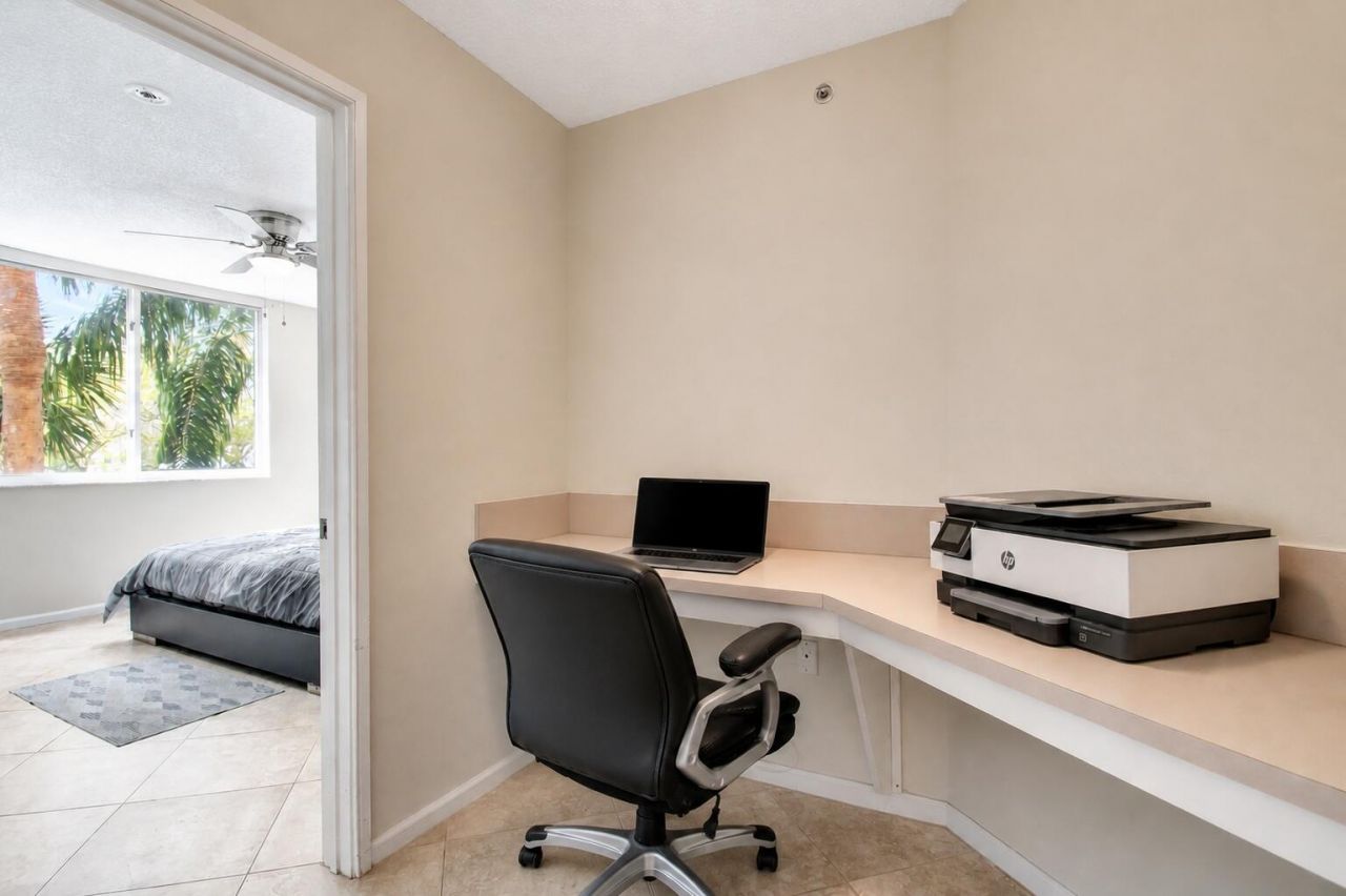 1000 Scotia Drive, Unit 204, Hypoluxo, FL 33462 Photo
