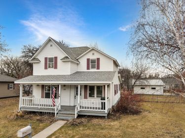 221 W Park Avenue, Warren, MN 56762