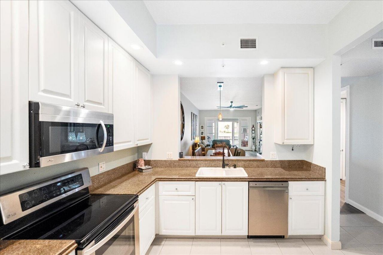 18 W Harbour Isle Drive W, Unit 102, Fort Pierce, FL 34949 Photo