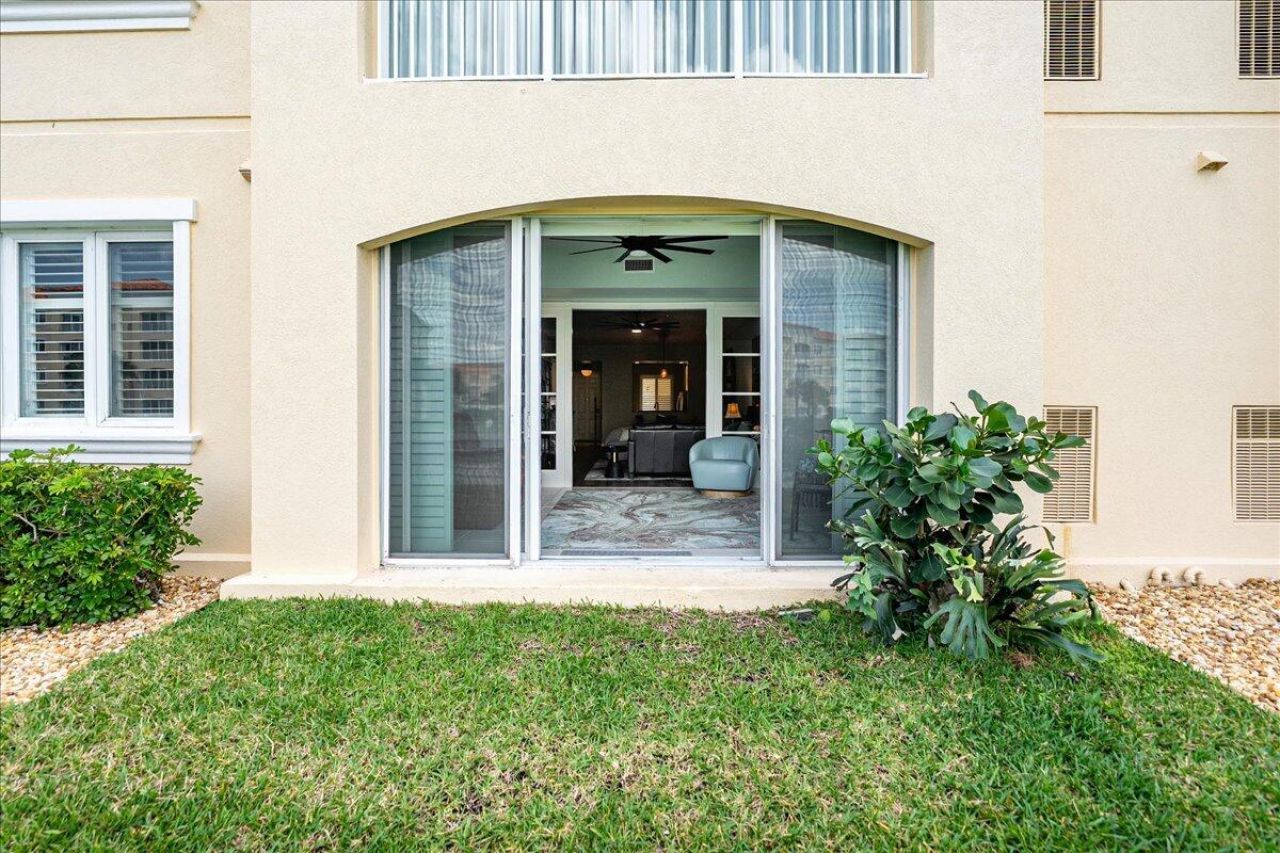 18 W Harbour Isle Drive W, Unit 102, Fort Pierce, FL 34949 Photo