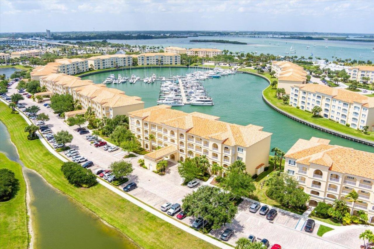 18 W Harbour Isle Drive W, Unit 102, Fort Pierce, FL 34949 Photo