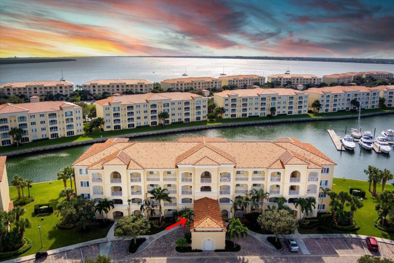 18 W Harbour Isle Drive W, Unit 102, Fort Pierce, FL 34949 Photo