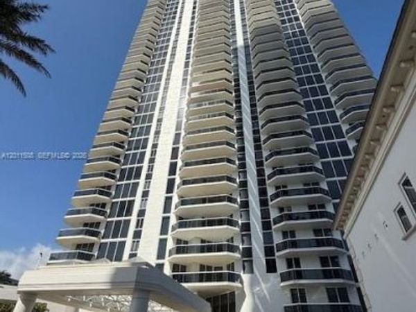 4779 Collins Ave , Unit PH 4301, Miami Beach, FL 33140