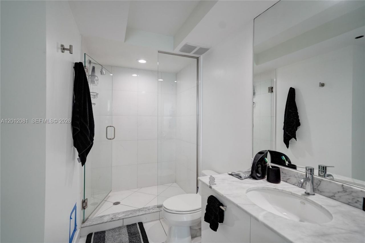 500 Brickell Ave, Unit 3807, Miami, FL 33131 Photo