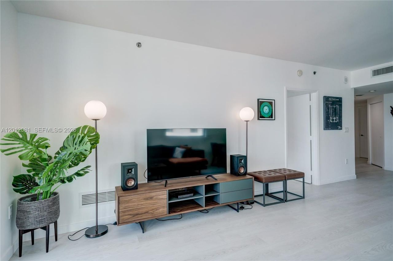 500 Brickell Ave, Unit 3807, Miami, FL 33131 Photo