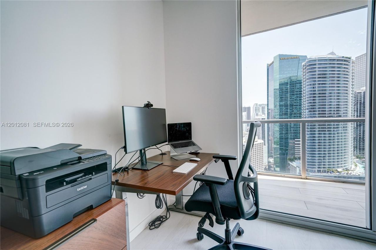 500 Brickell Ave, Unit 3807, Miami, FL 33131 Photo
