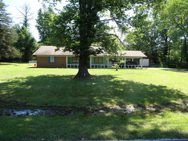 823 Donna, Columbus, MS 39702