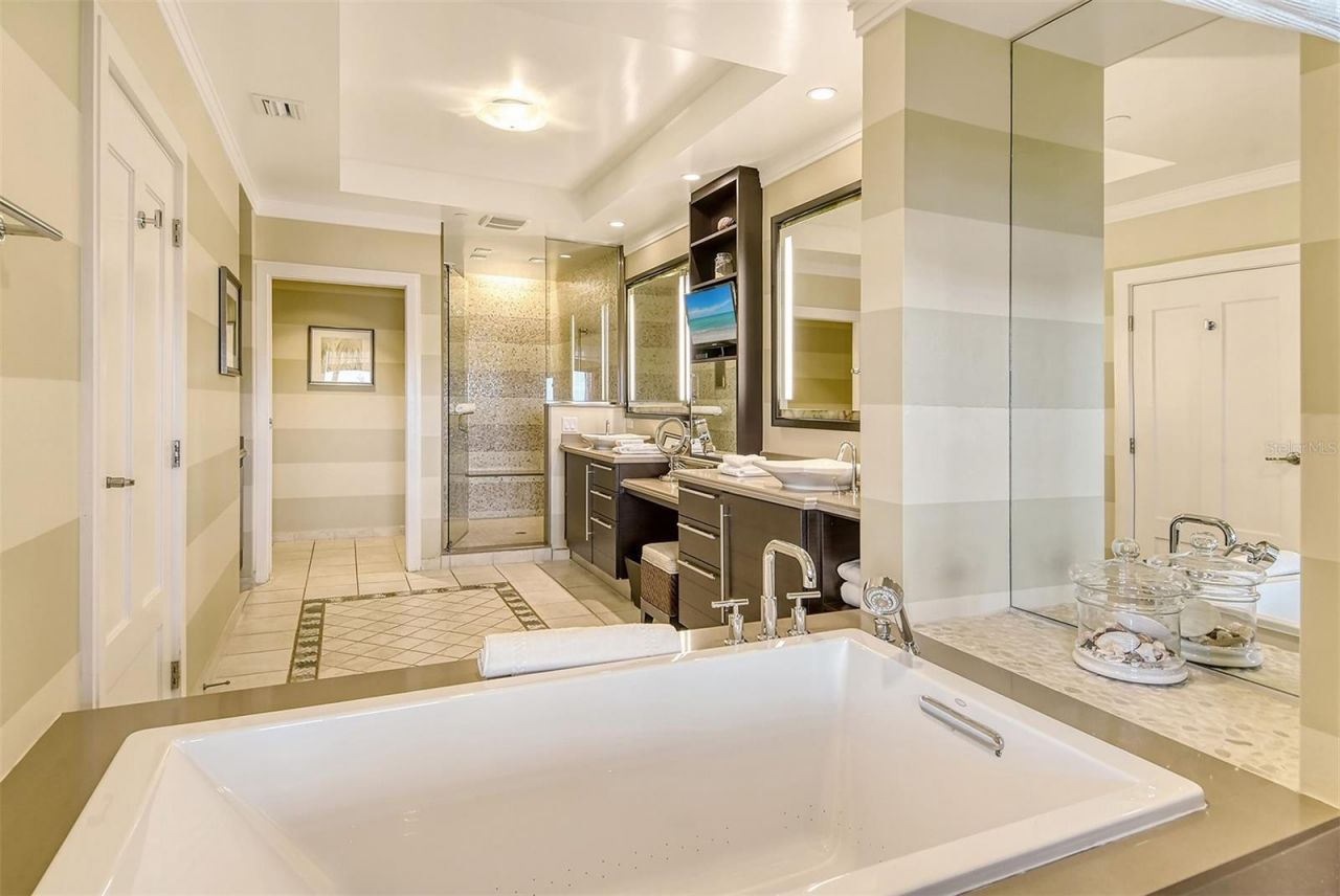 915 Seaside Drive , Unit 312, Weeks, Sarasota, FL 34242 Photo
