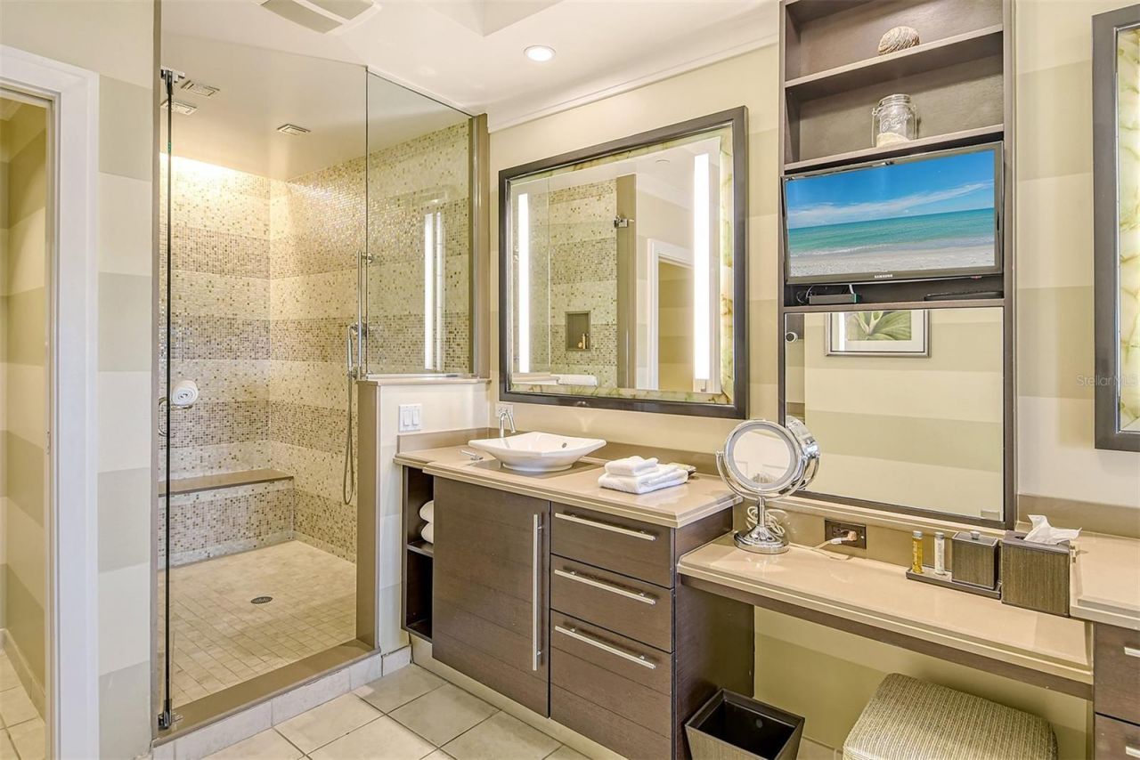 915 Seaside Drive , Unit 312, Weeks, Sarasota, FL 34242 Photo